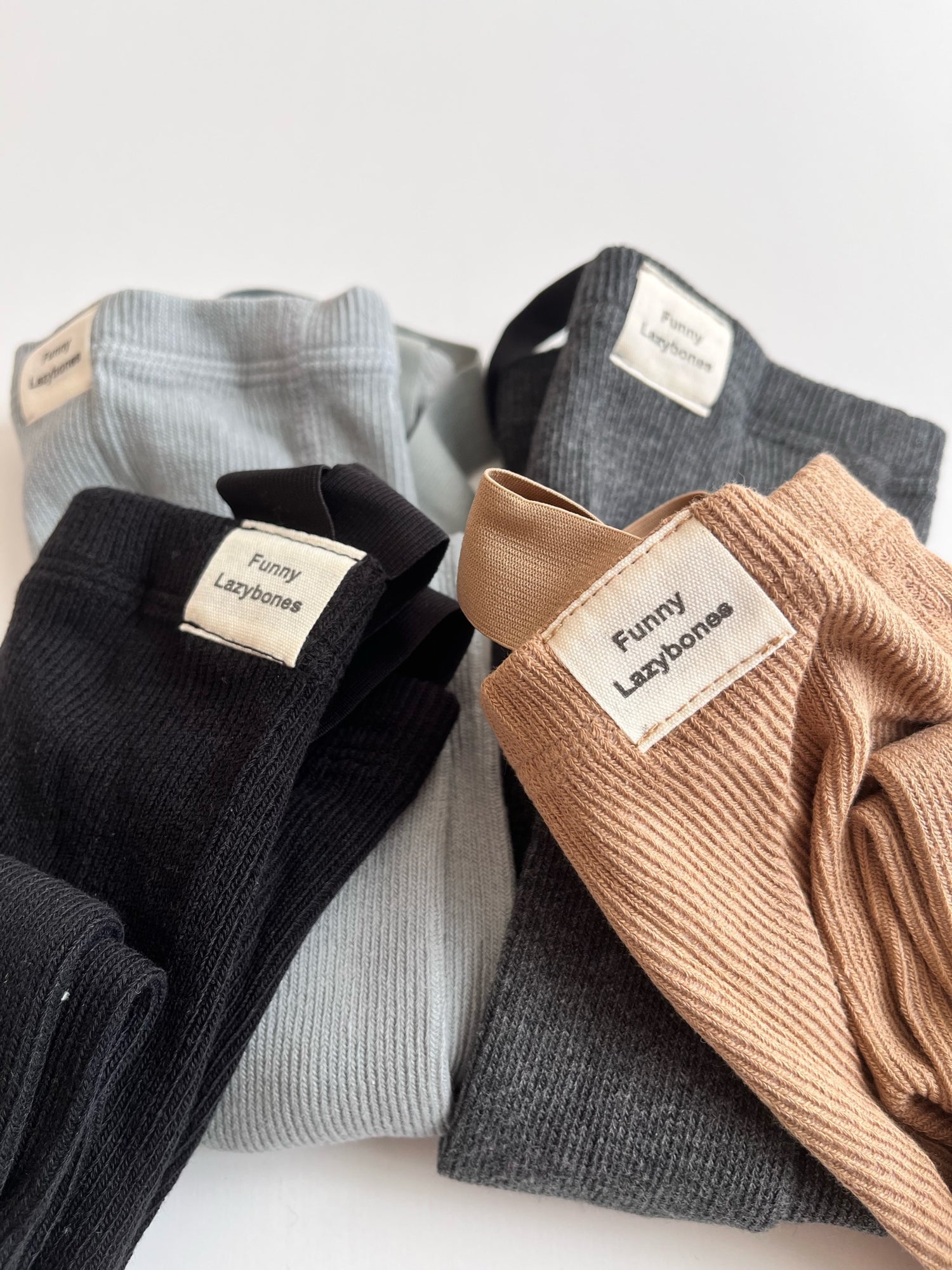 knit suspender leggings / mun kodomofuku