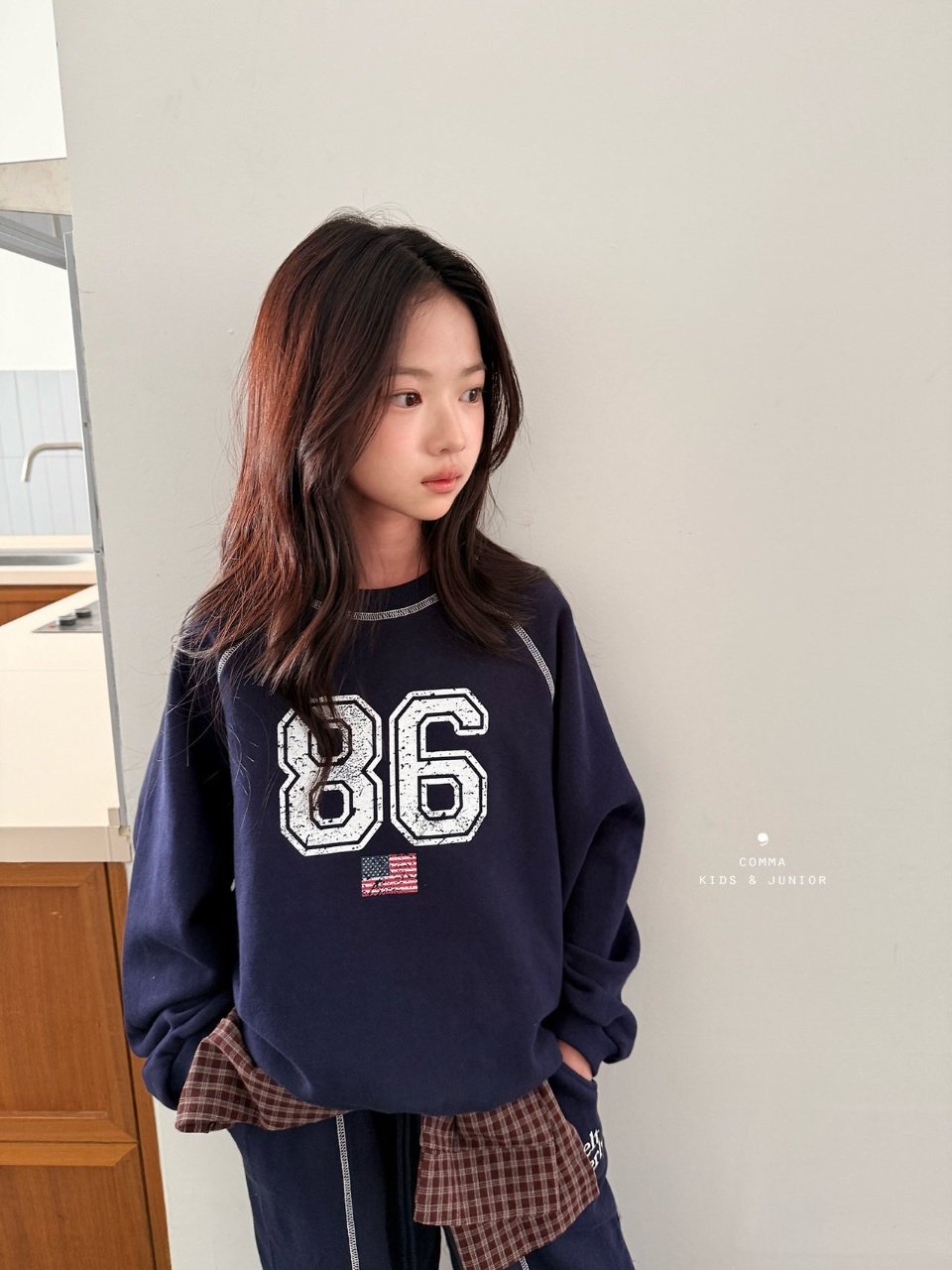 86 Raglan Sweatshirt-comma-3