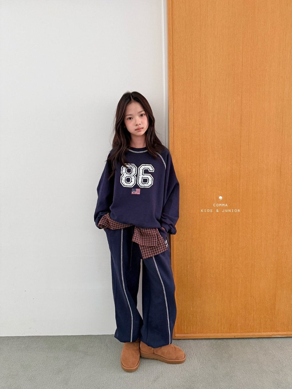 86 Raglan Sweatshirt-comma-3