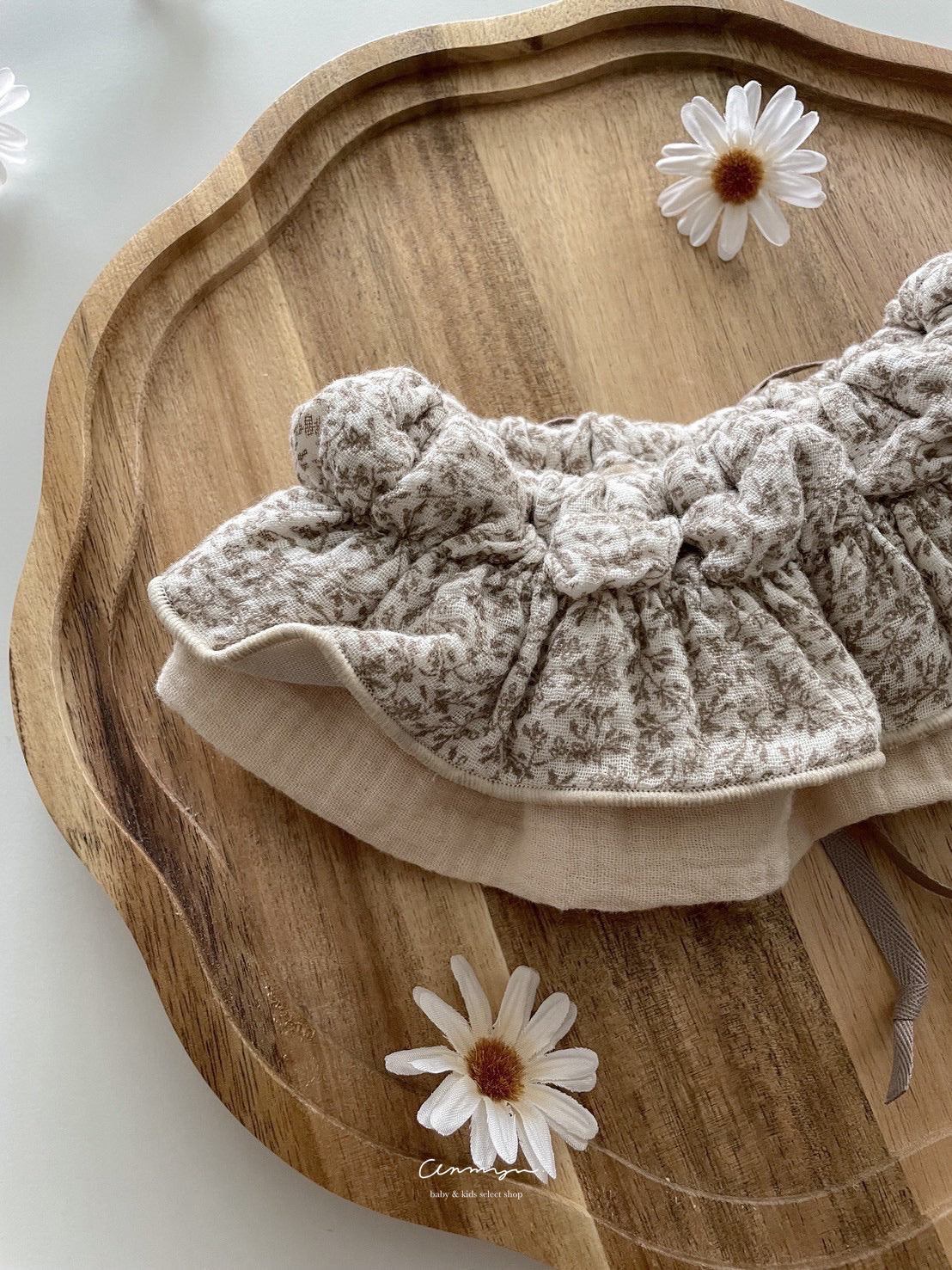 ｜即納｜canelé frill bib / Muguet & La.na