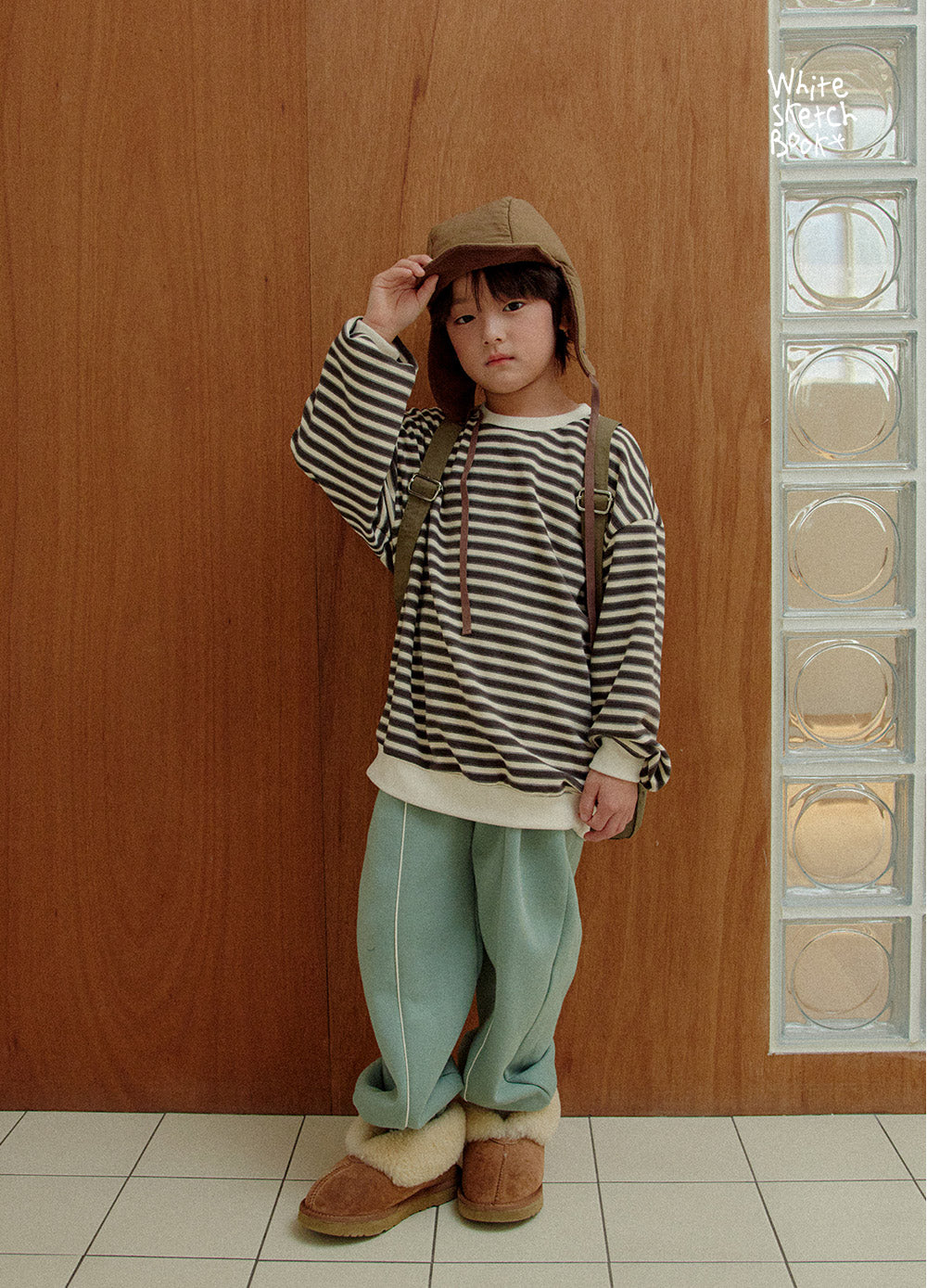 Fleece-Lined Piped Jogger Pants-white sketch book-31