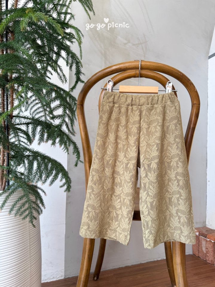 daisy pants-go go picnic-19