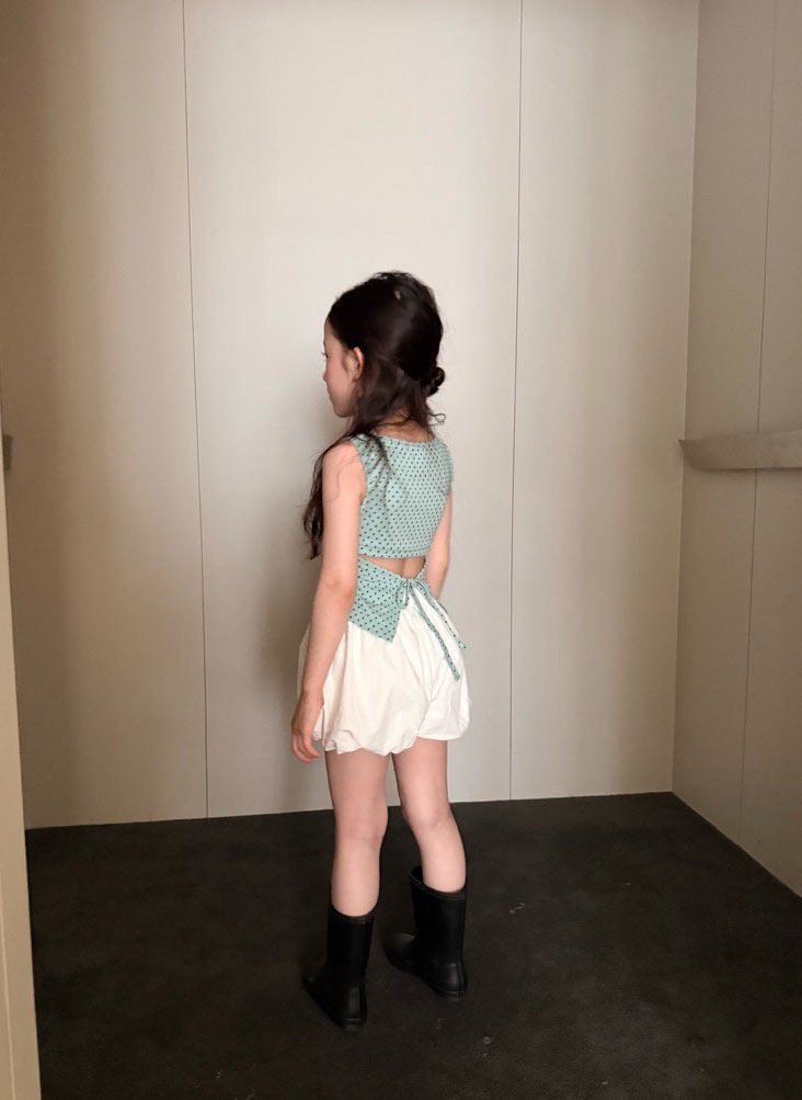 back-slit-dot-sleeveless-top-comma-2-13