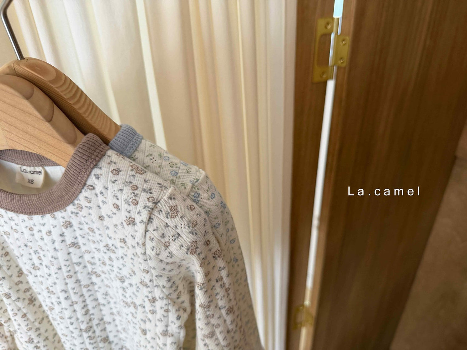 Mia T-la.camel-12