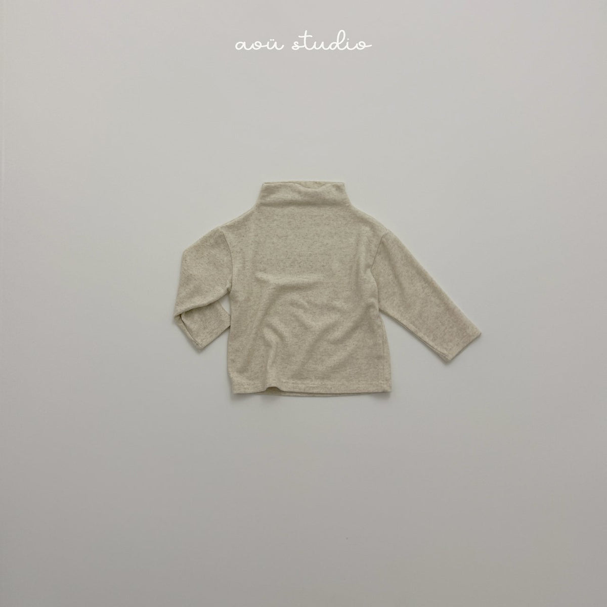 WHO U Turtleneck-aou studio-1