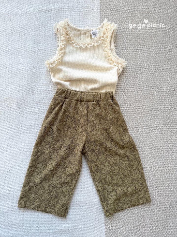 daisy pants-go go picnic-19