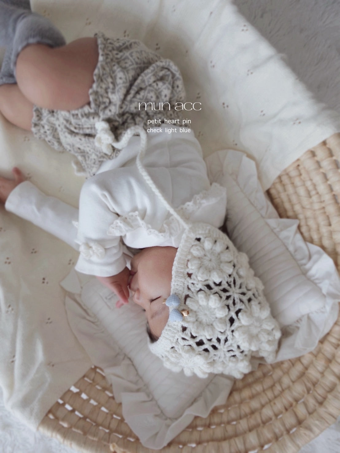 mun acc / petit heart pin