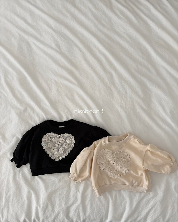 Heart Sweatshirt-mienbloom.B-37