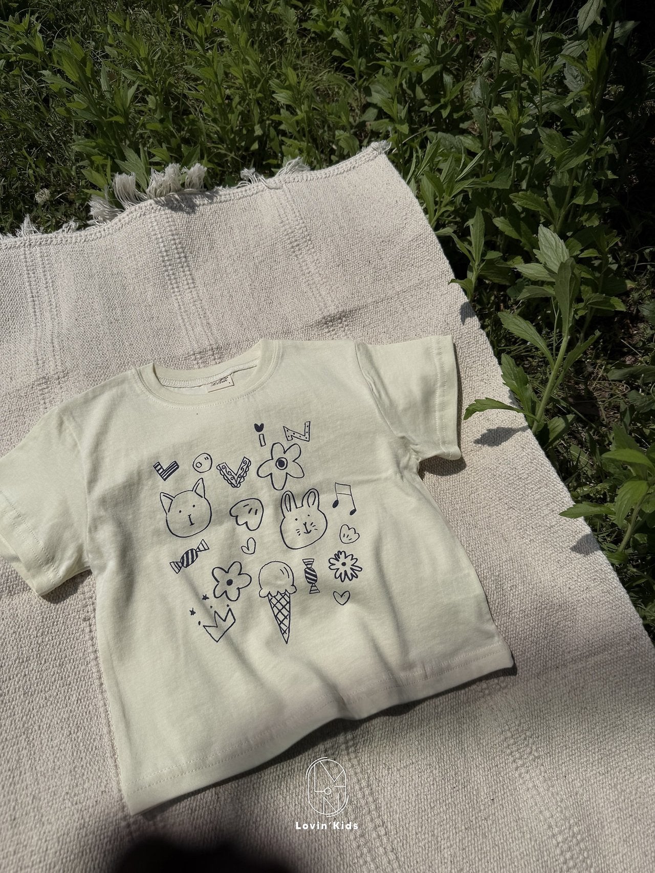 Sketch Tee-Lovin-2-16