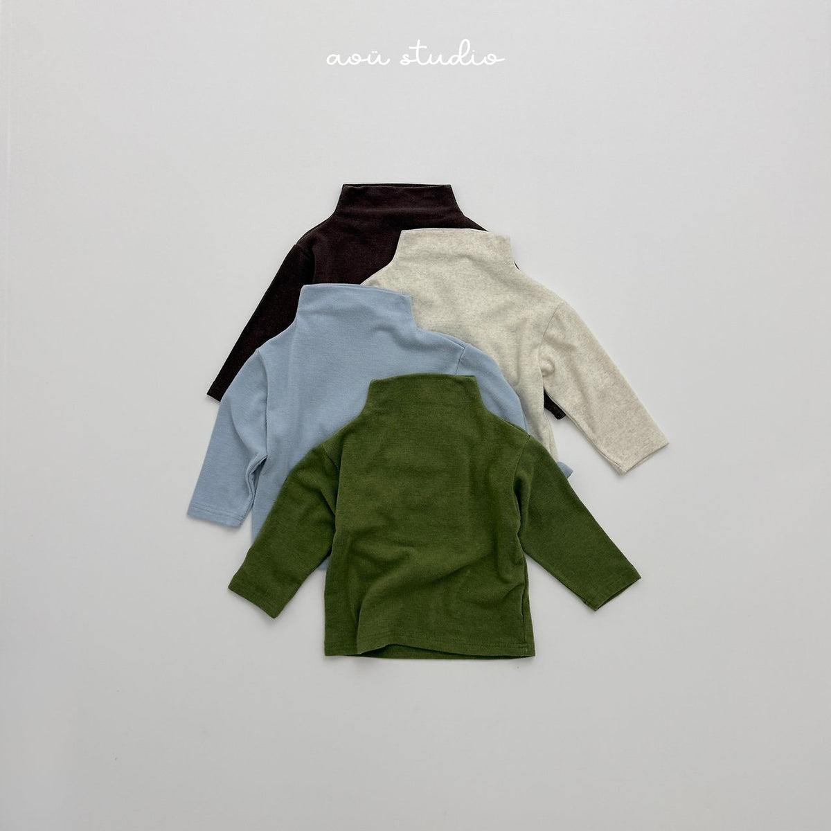 WHO U Turtleneck-aou studio-1