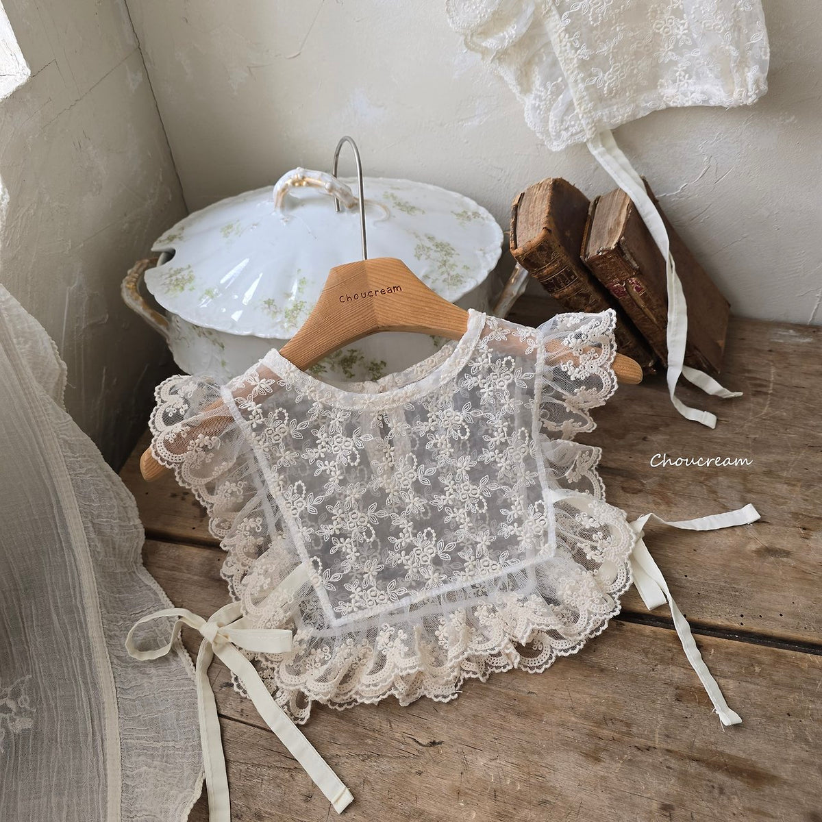 Lace Frill Vest-CHOUCREAM-15