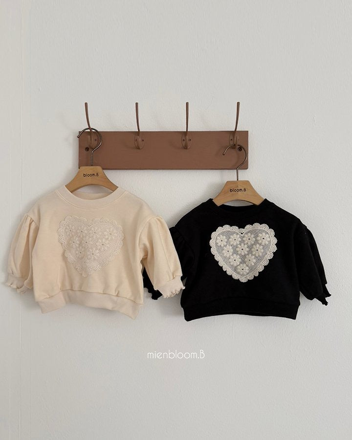 Heart Sweatshirt-mienbloom.B-37