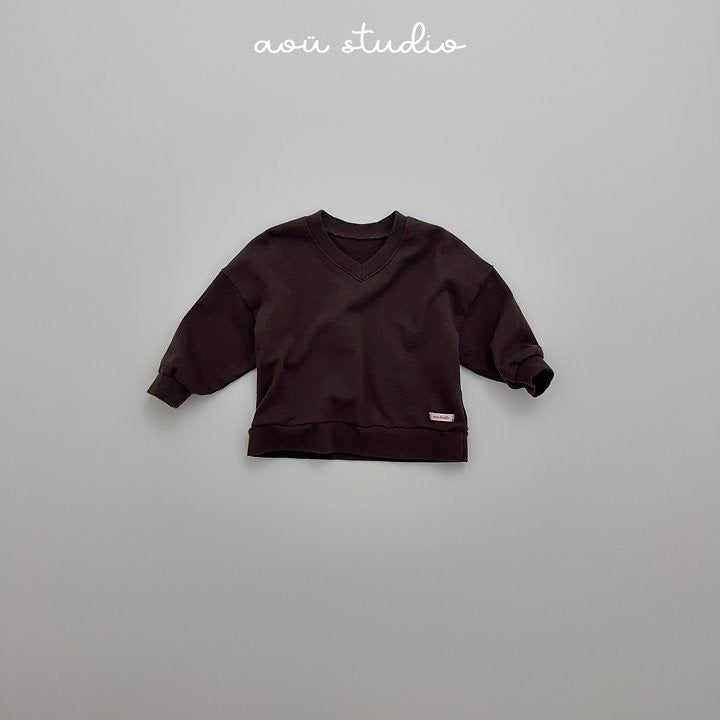 Benny V-neck Sweatshirt-aoü studio-16