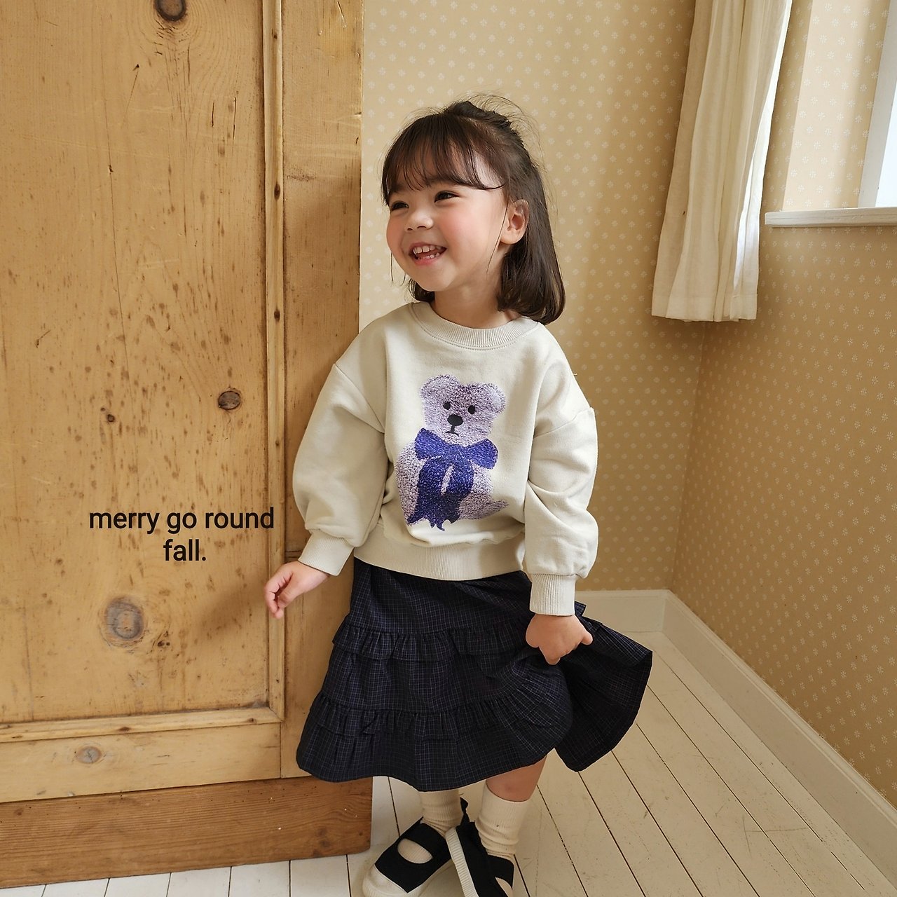 Hug Sweatshirt-merry go round-16