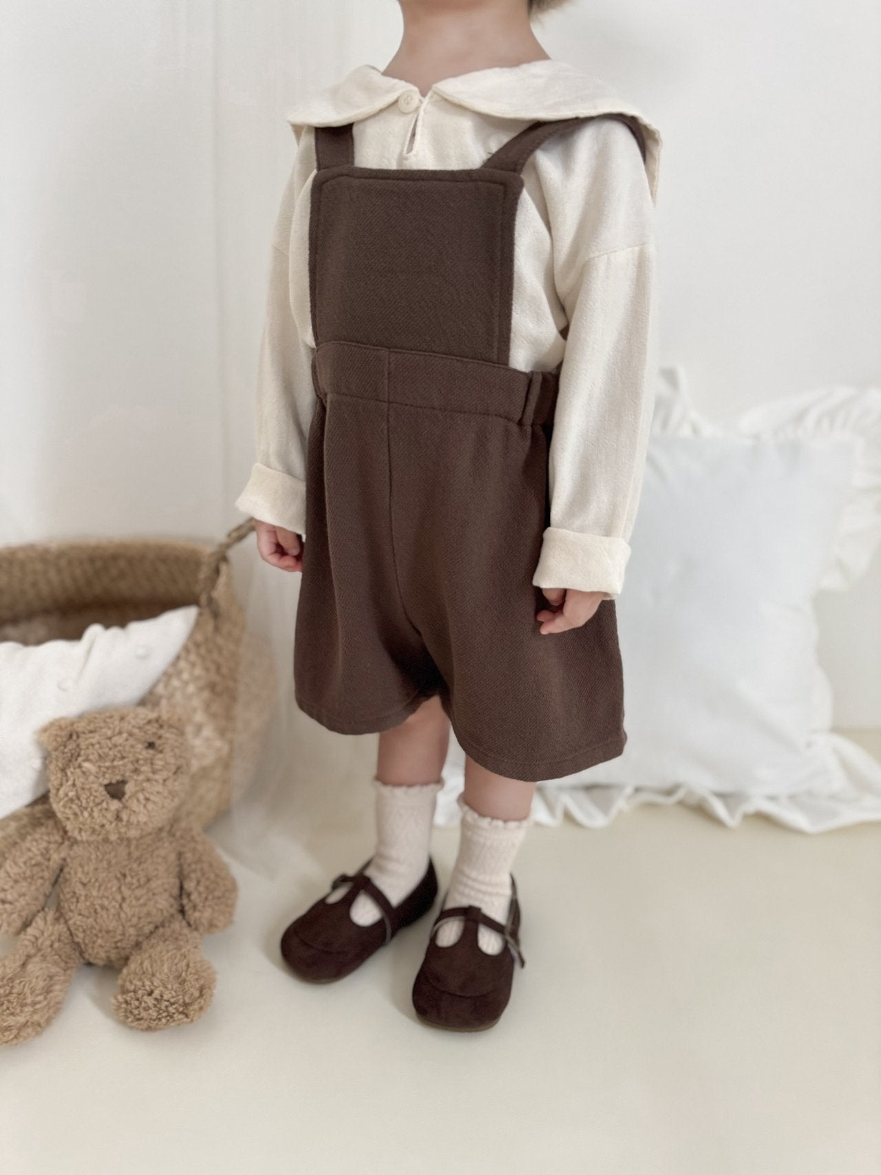 seven-overalls-mimi-market-30