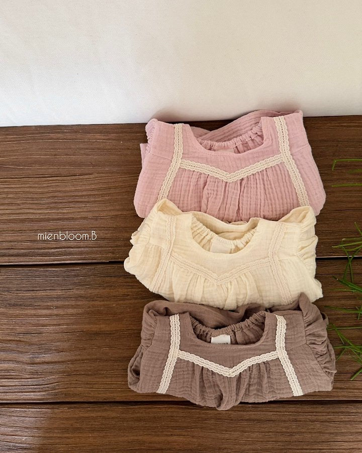 Rene Blouse-mienbloom.B-23