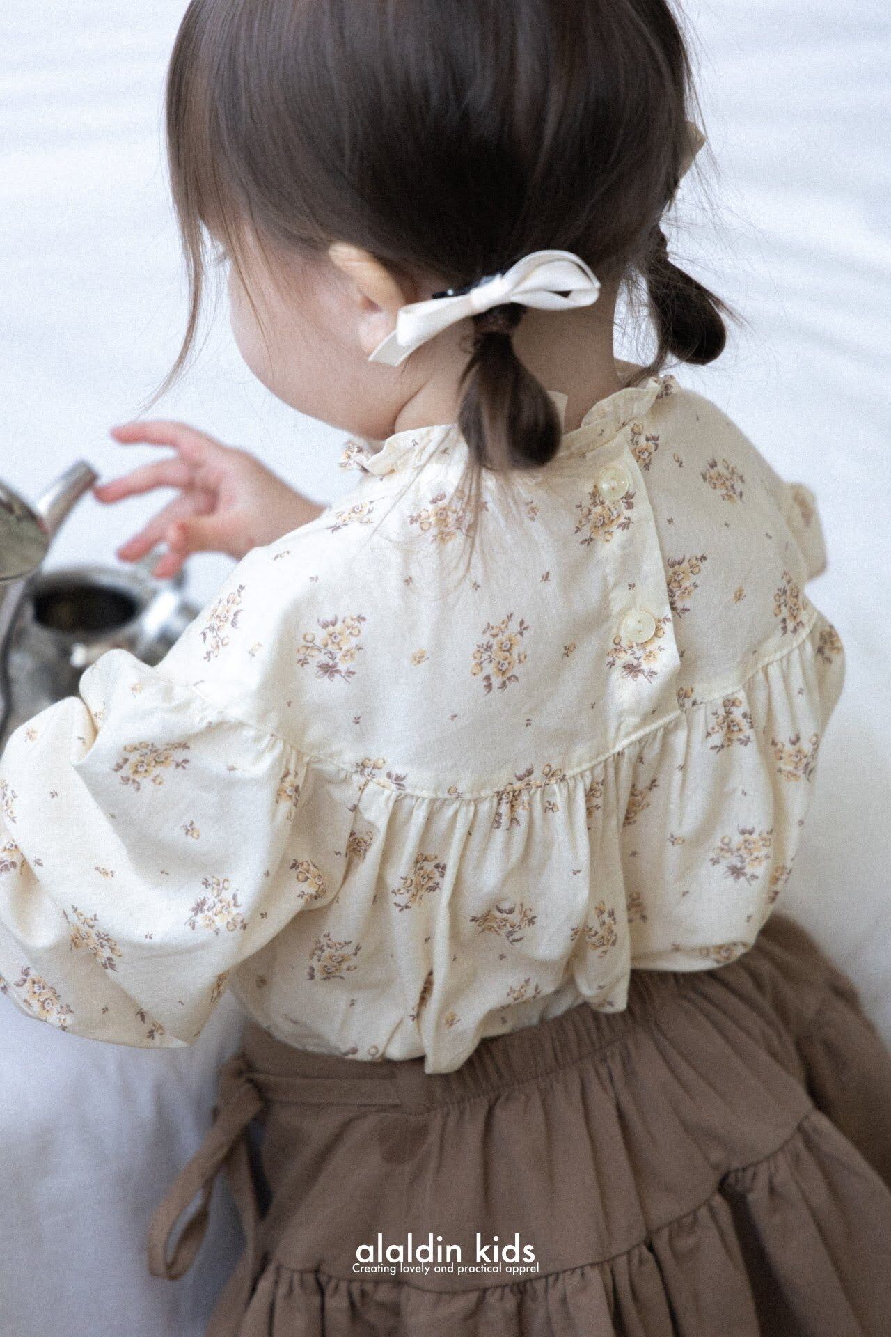 ｜即納｜ Flower yoke blouse / aladin