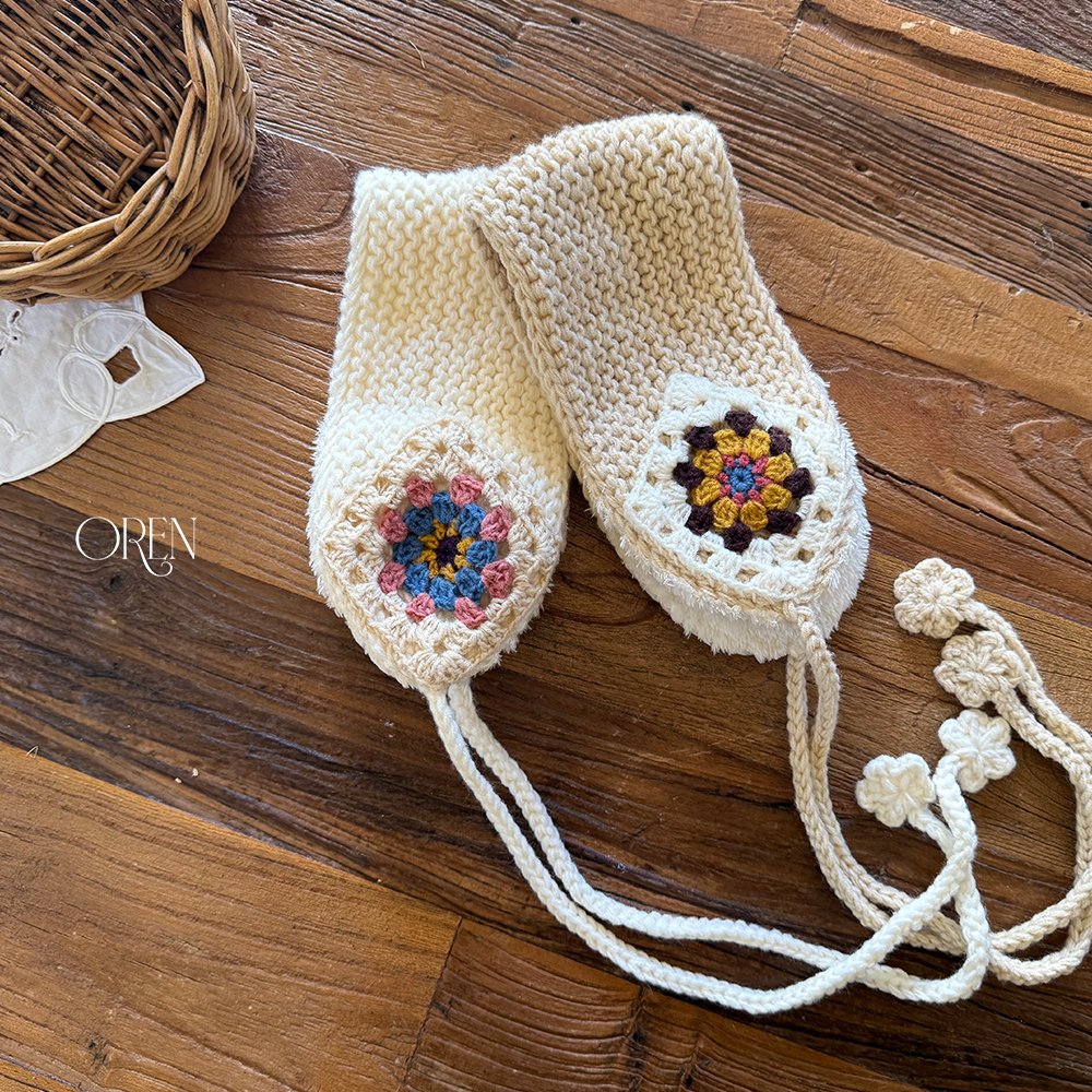Vintage Flower Hand-Knit Bonnet-OREN-10